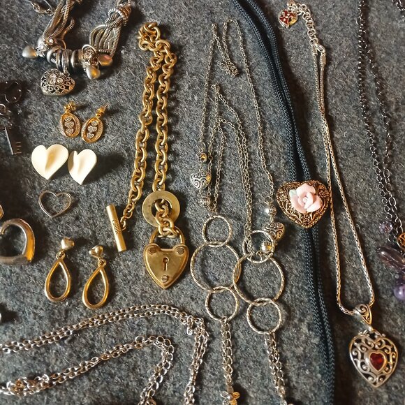 15 piece of Heart themed  jewelry lot - Picture 3 of 9